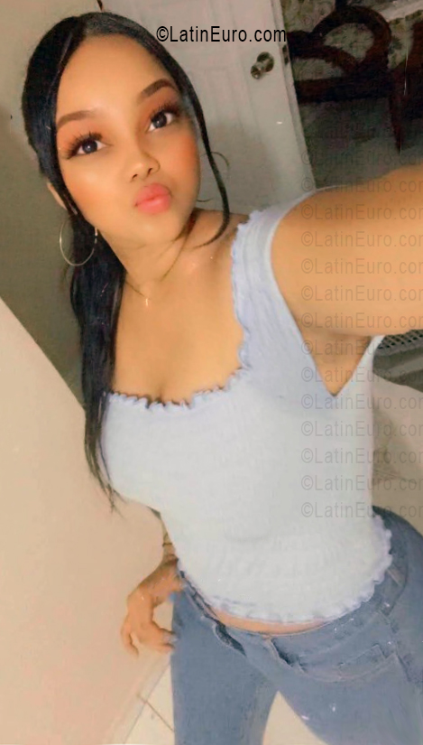Date this voluptuous Dominican Republic girl Camila from Santo Domingo DO56451