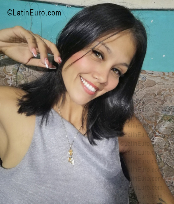 Date this good-looking Venezuela girl Joselin from Caracas VE5697