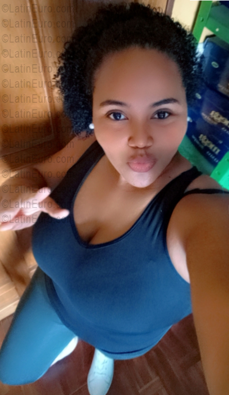 Date this lovely Venezuela girl Nairelis from Bolivar VE5700