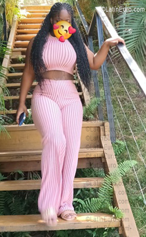 Date this pretty Dominican Republic girl Yafreysi from La Romana DO56491