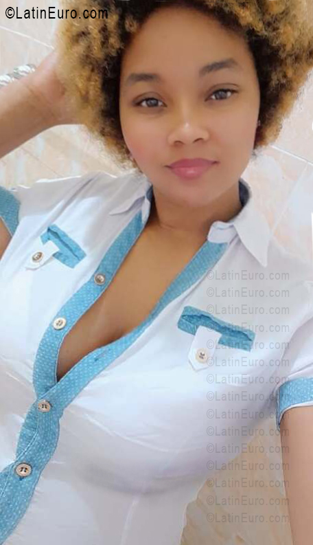 Date this charming Dominican Republic girl Elianny from Santiago DO56521