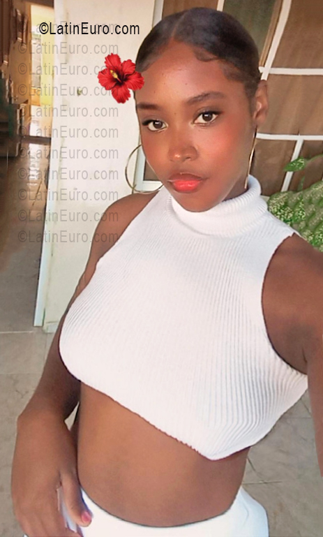 Date this exotic Dominican Republic girl Nayeli from Romana DO56594