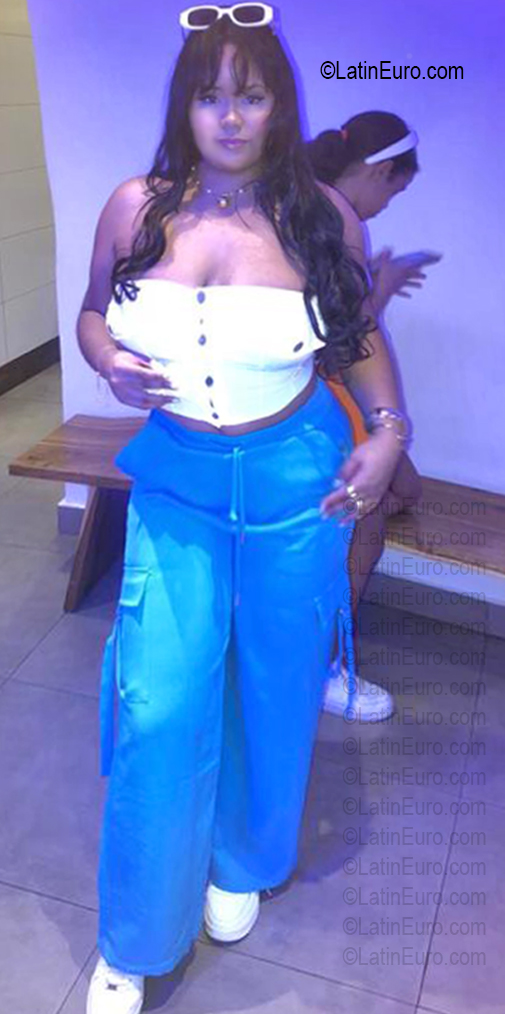 Date this athletic Dominican Republic girl Sashy from Santo Domingo DO56674