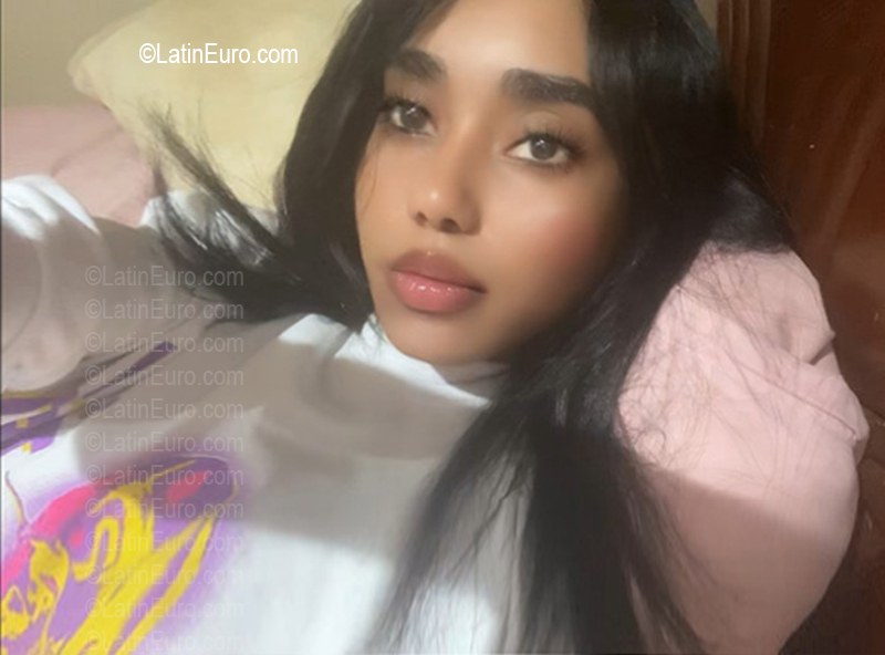Date this funny Dominican Republic girl Amelet from Santo Domingo DO56723