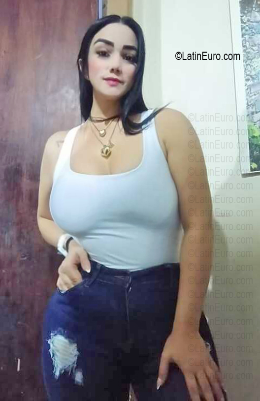 Date this lovely Venezuela girl Honey from Maracaibo VE5727
