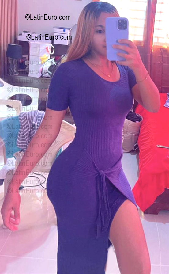 Date this passionate Dominican Republic girl Annerys from Santo Domingo DO56850