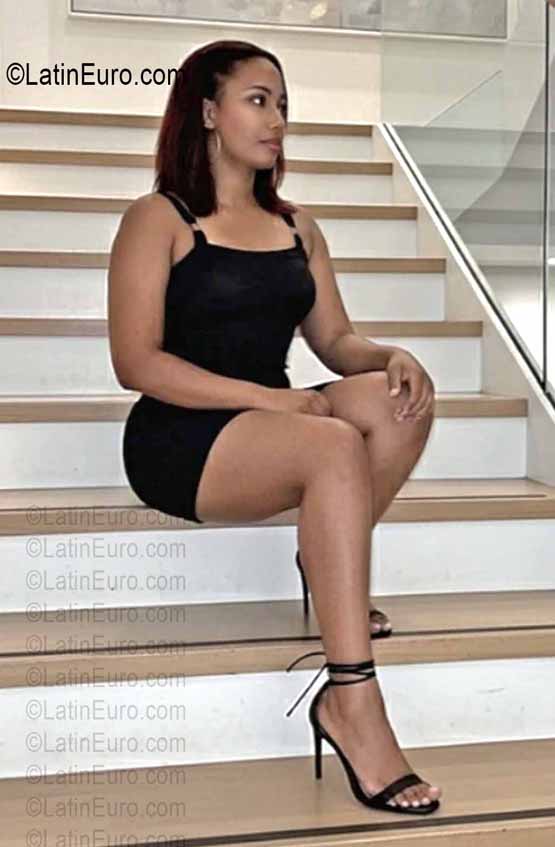 Date this passionate Dominican Republic girl Eve from Santo Domingo DO56924