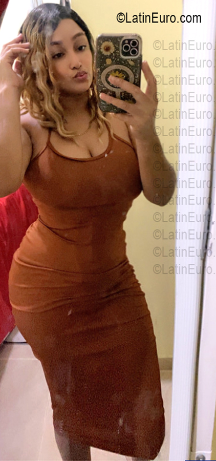 Date this beautiful Dominican Republic girl Azalia from Santo Domingo DO56929