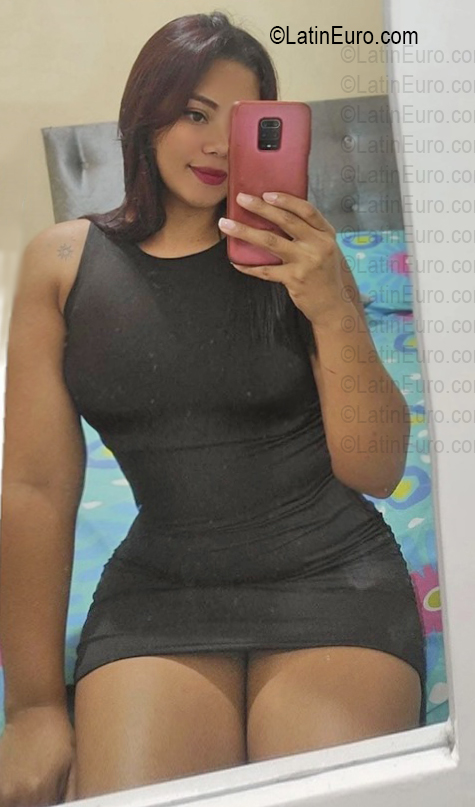 Date this nice looking Colombia girl Nathaly from Cali CO33831