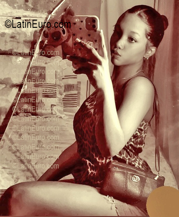 Date this georgeous Dominican Republic girl OCAIRA from Sanchez Ramirez DO57005