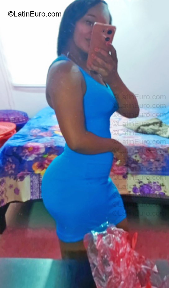 Date this passionate Dominican Republic girl Araceli from Santo Domingo DO57025
