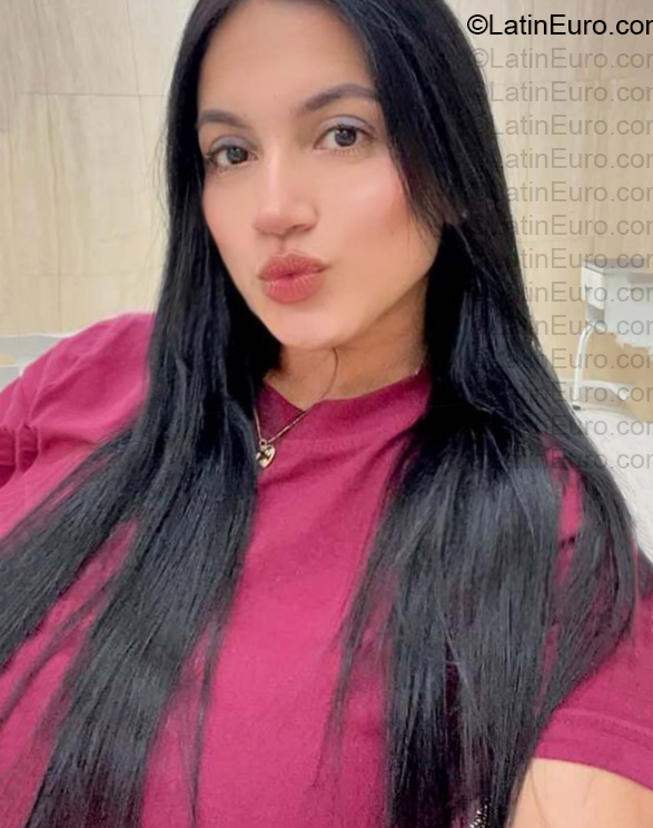 Date this voluptuous Venezuela girl Leonella from Venezuela VE5745