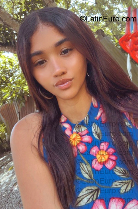 Date this tall Dominican Republic girl Nicol from Santiago DO57068