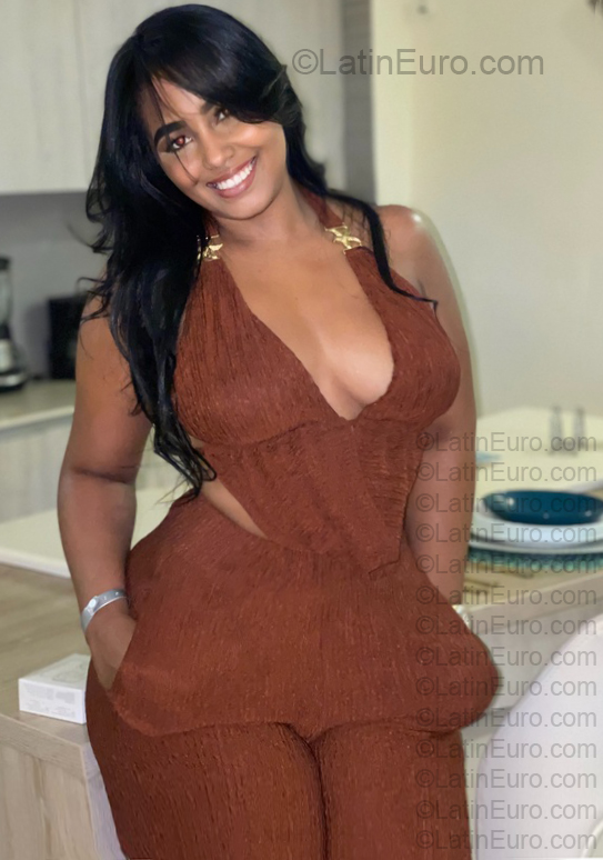 Date this young Colombia girl Johana from Cartagena CO33880