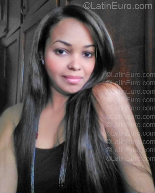 Date this stunning Dominican Republic girl Ivy from Santo Domingo DO57152