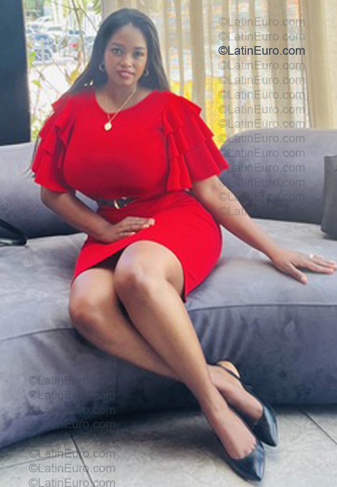 Date this pretty Dominican Republic girl Isabela from Santo Domingo DO57177