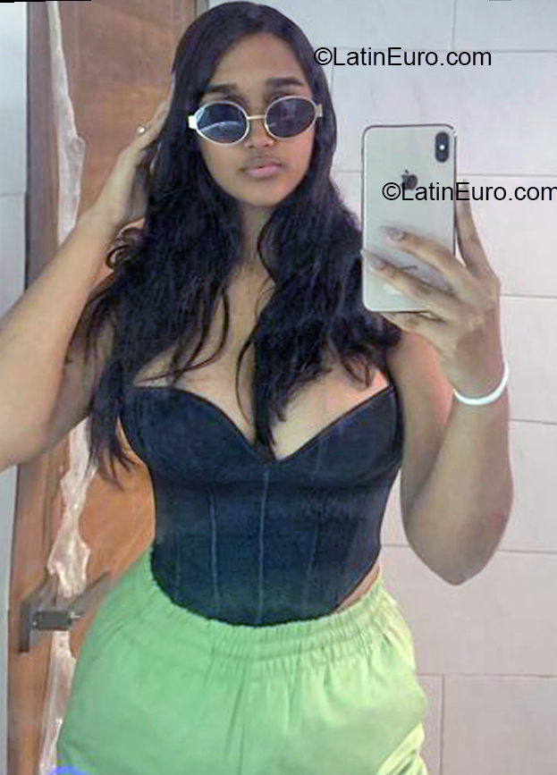 Date this sensual Dominican Republic girl Sofia Melany from Santo Domingo DO57211