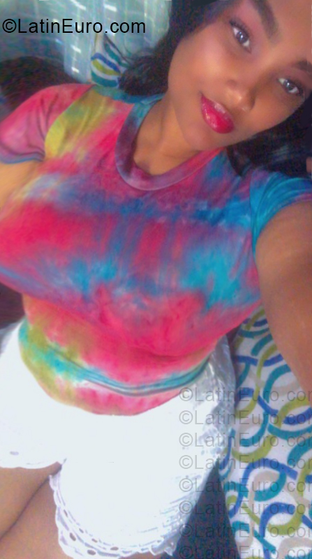 Date this beautiful Dominican Republic girl Nixe from Moca DO57249