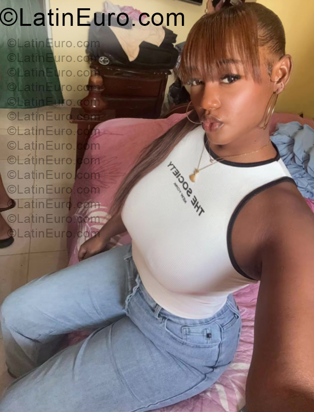 Date this happy Dominican Republic girl Carolin from Santo Domingo DO57257