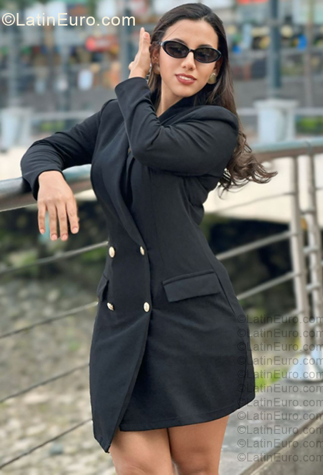 Date this pretty Ecuador girl Lorena from Guayaquil EC1160