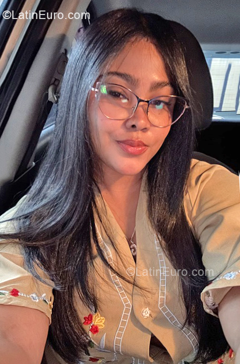 Date this attractive Dominican Republic girl Genesis from Santo Domingo DO57289