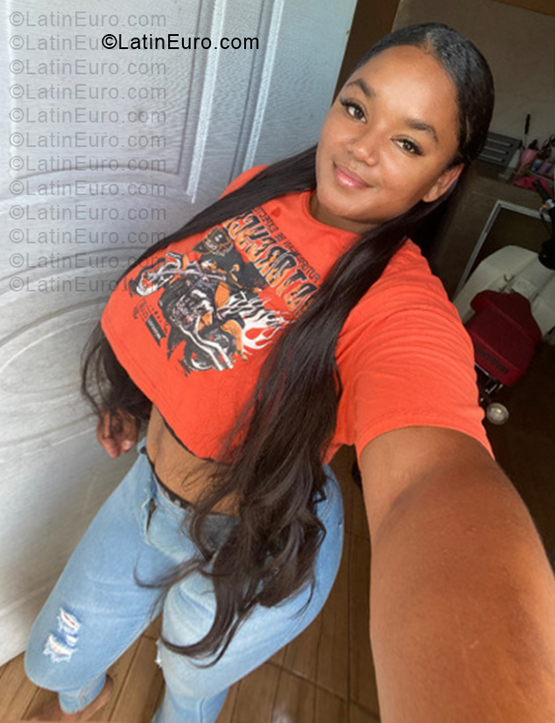 Date this sensual Dominican Republic girl Alondra from Santo Domingo DO57320