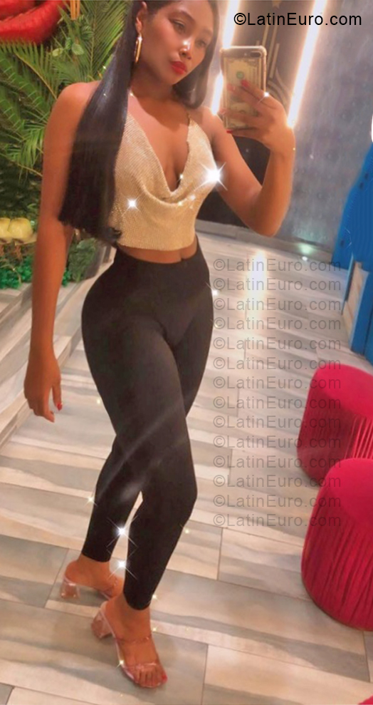 Date this lovely Dominican Republic girl Lesly from Santo Domingo DO57326