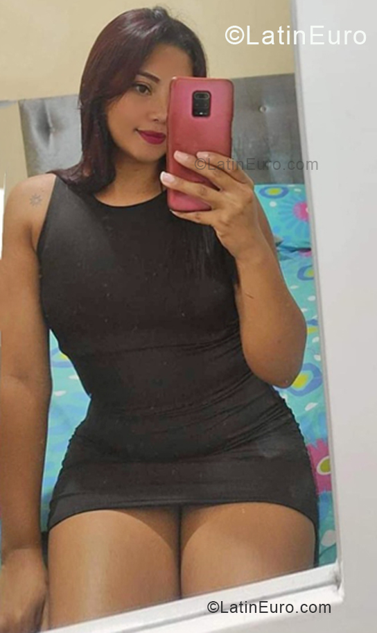 Date this happy Colombia girl Nathalie from Cali CO33908