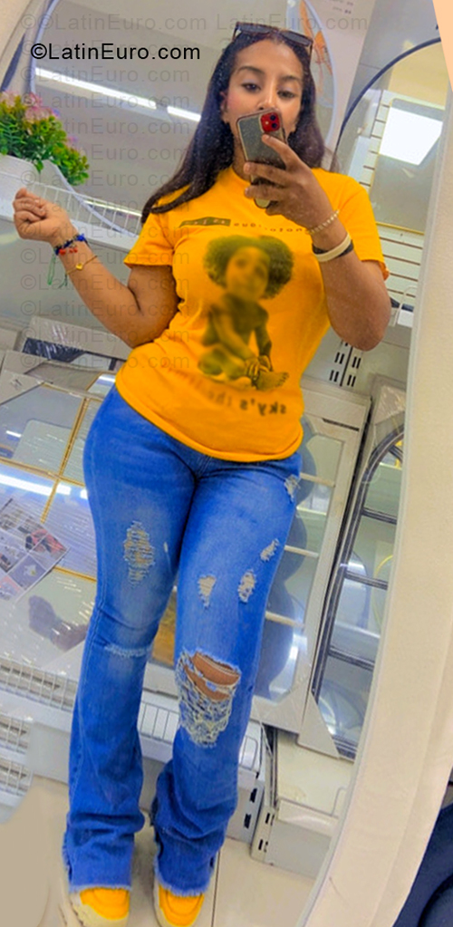 Date this funny Dominican Republic girl Yesenia from Santiago DO57330