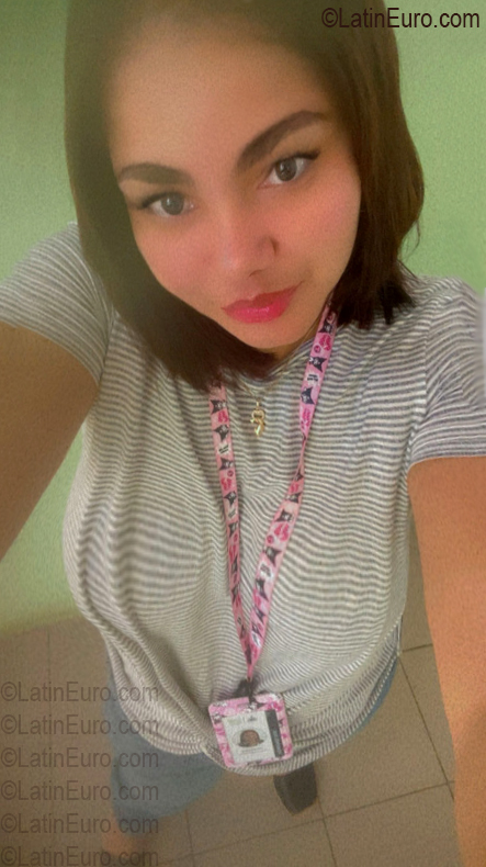 Date this athletic Dominican Republic girl Evelina from Santo Domingo DO57360